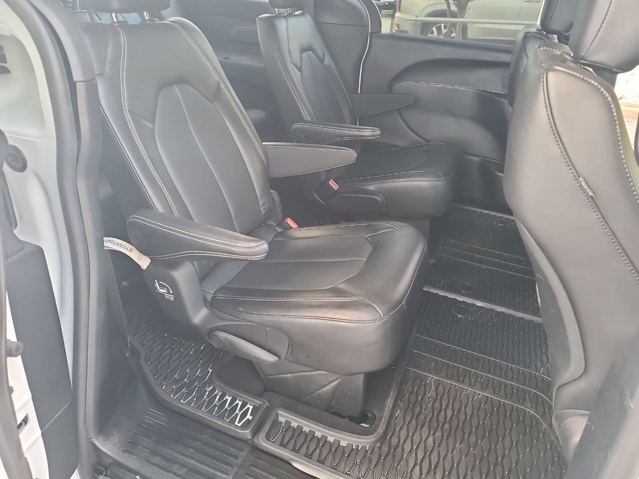 Used 2025 Chrysler Pacifica Select FWD image 34