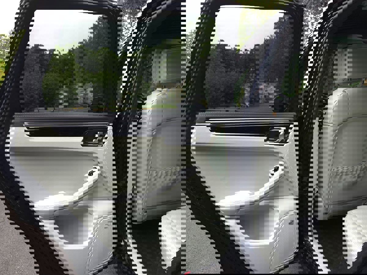 Used 2023 Porsche Macan image 25