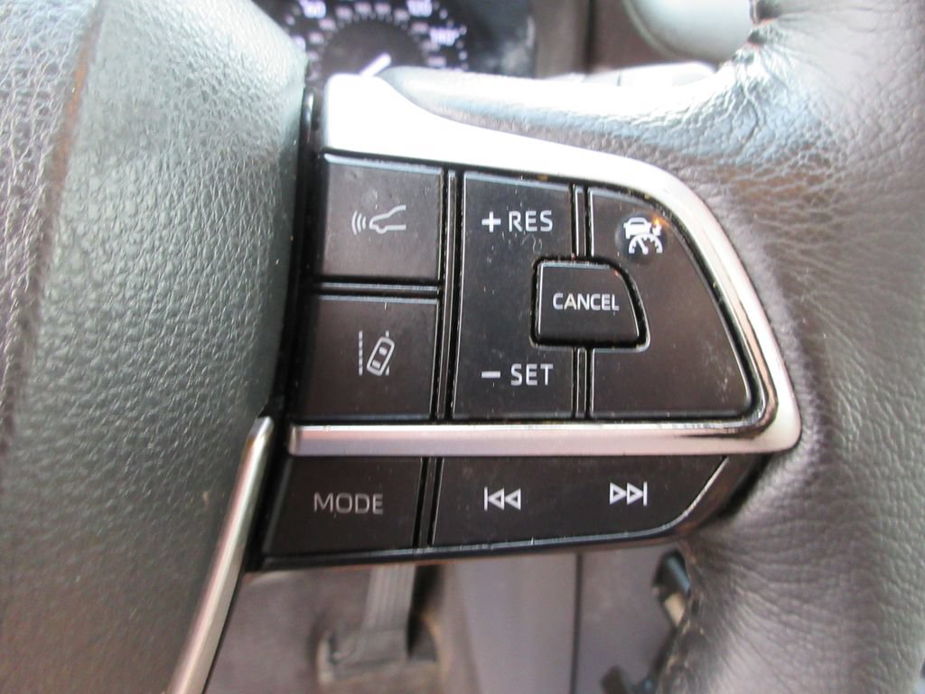 Used 2022 Toyota Sienna XLE AWD/4WD image 27