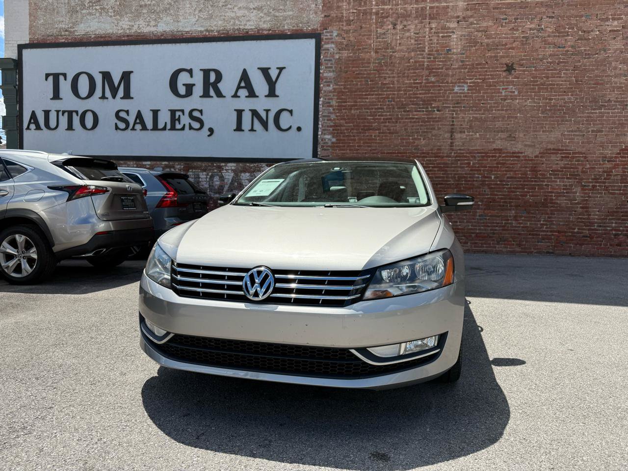 Used 2014 Volkswagen Passat 1.8T Sport FWD image 1