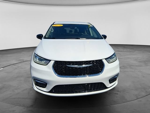 Used 2024 Chrysler Pacifica Touring-L FWD image 13