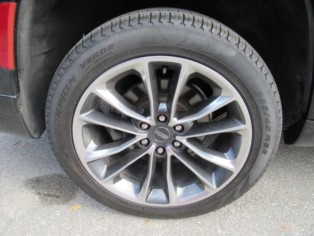 Certified 2024 Jeep Wagoneer Series III w/ Premium Group I image 5