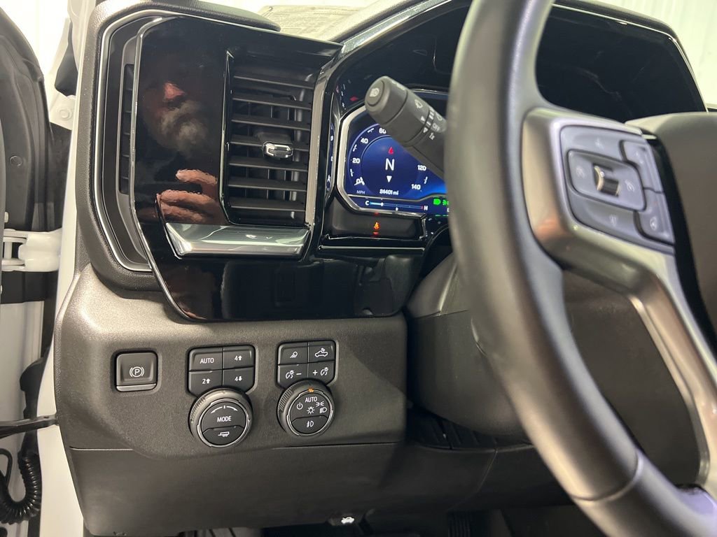 Certified 2024 Chevrolet Silverado 1500 LTZ AWD/4WD image 34