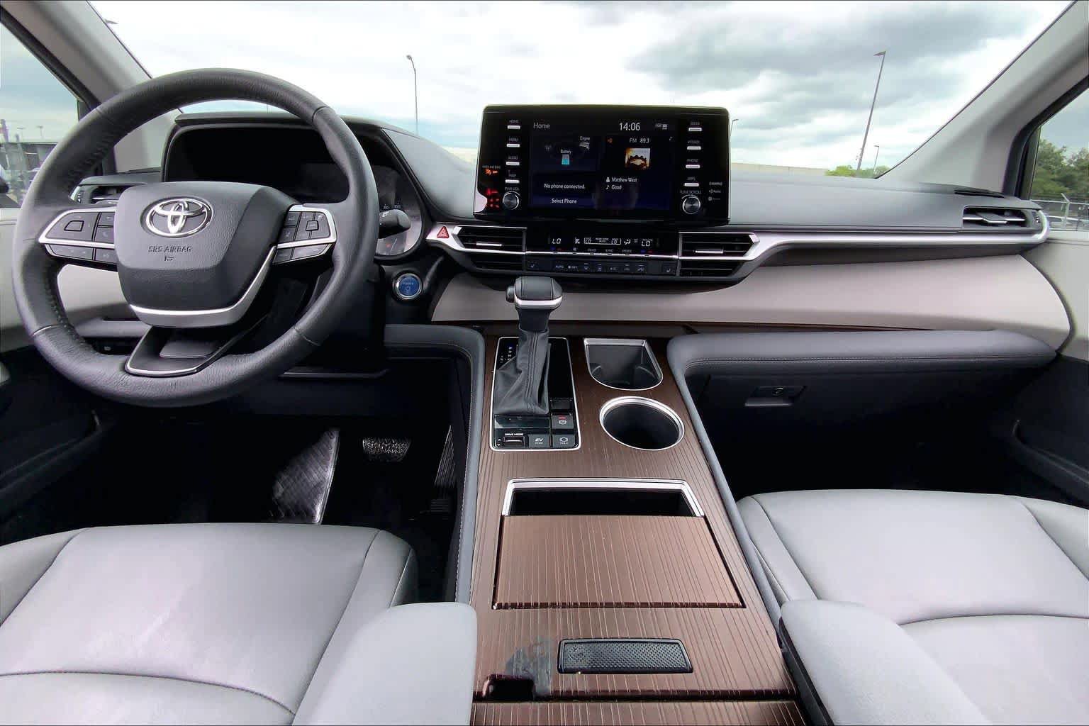 Certified 2024 Toyota Sienna XLE FWD image 15