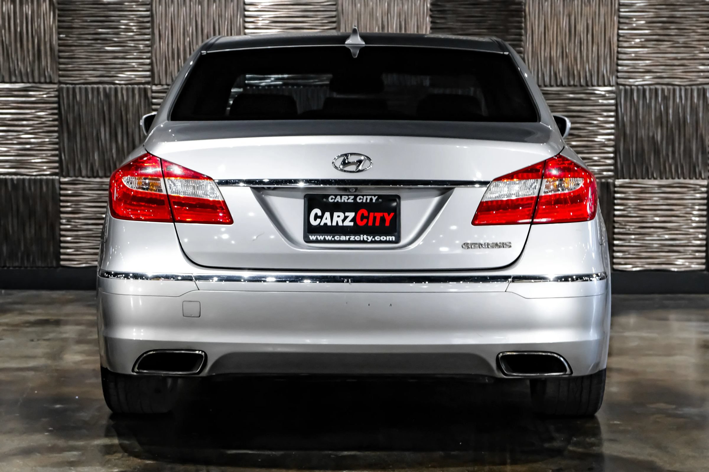 Used 2013 Hyundai Genesis 3.8 w/ Premium Pkg RWD image 9
