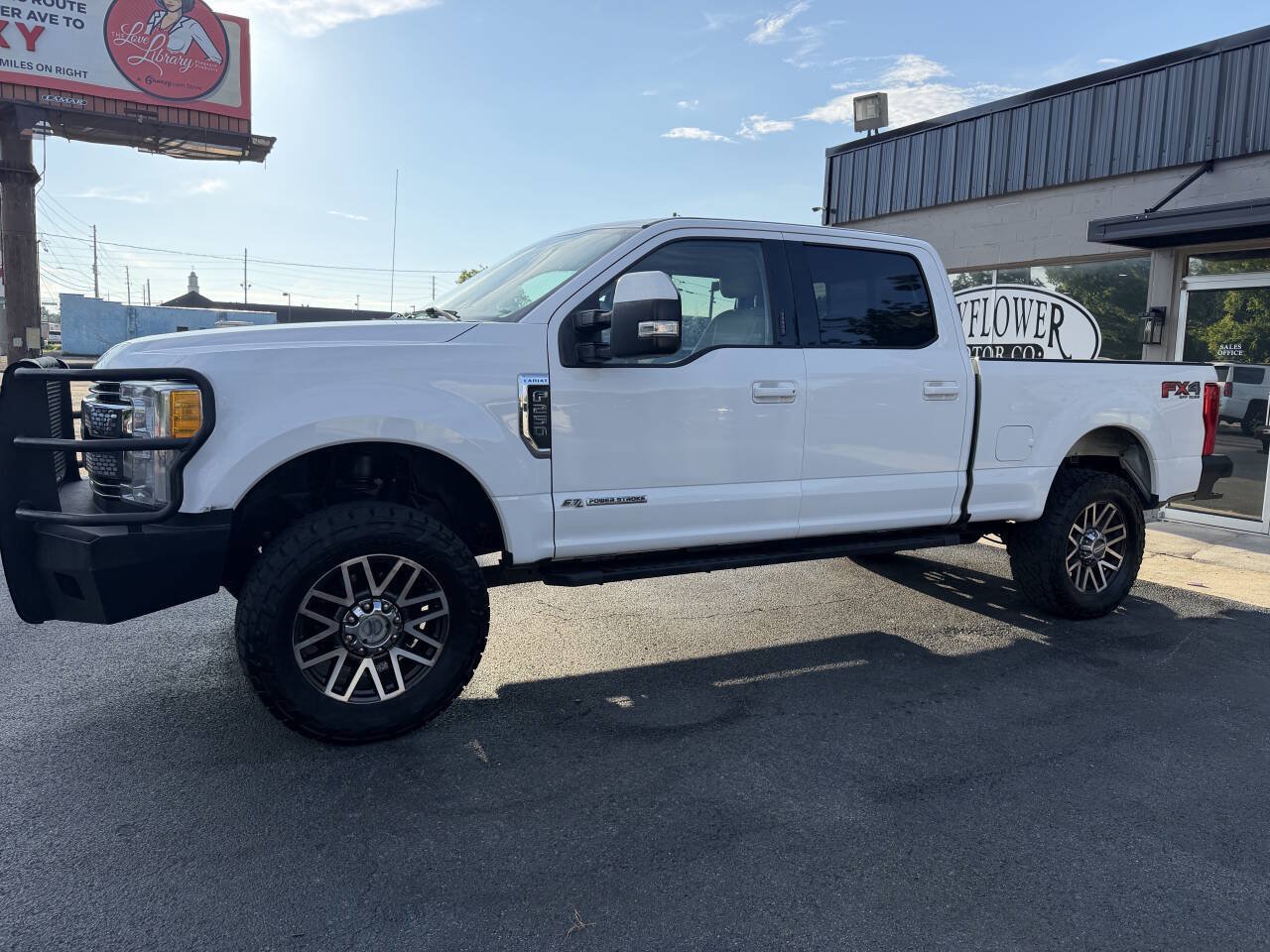 Used 2017 Ford F250 Lariat w/ Lariat Value Package AWD/4WD image 2