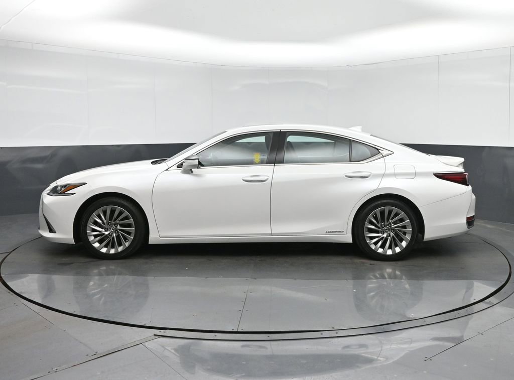 Used 2020 Lexus ES 300h w/ Accessory Package FWD image 4