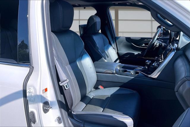 Used 2023 Lexus LX 600 4WD w/ Accessory Package (Z1) image 7