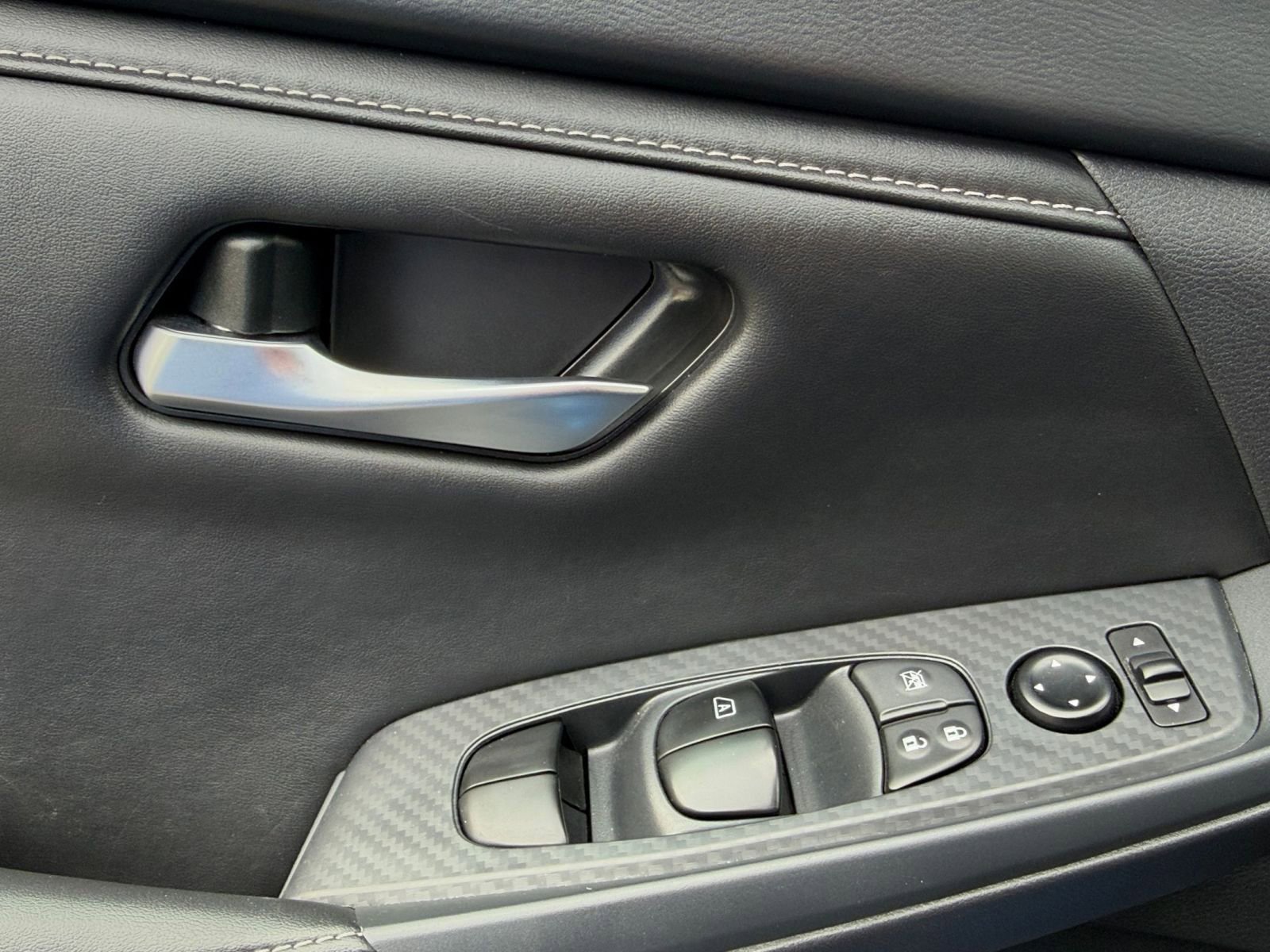 Used 2025 Nissan Sentra SV image 18