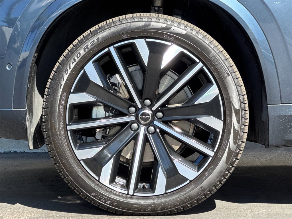Certified 2025 Volvo XC90 B6 Plus image 26