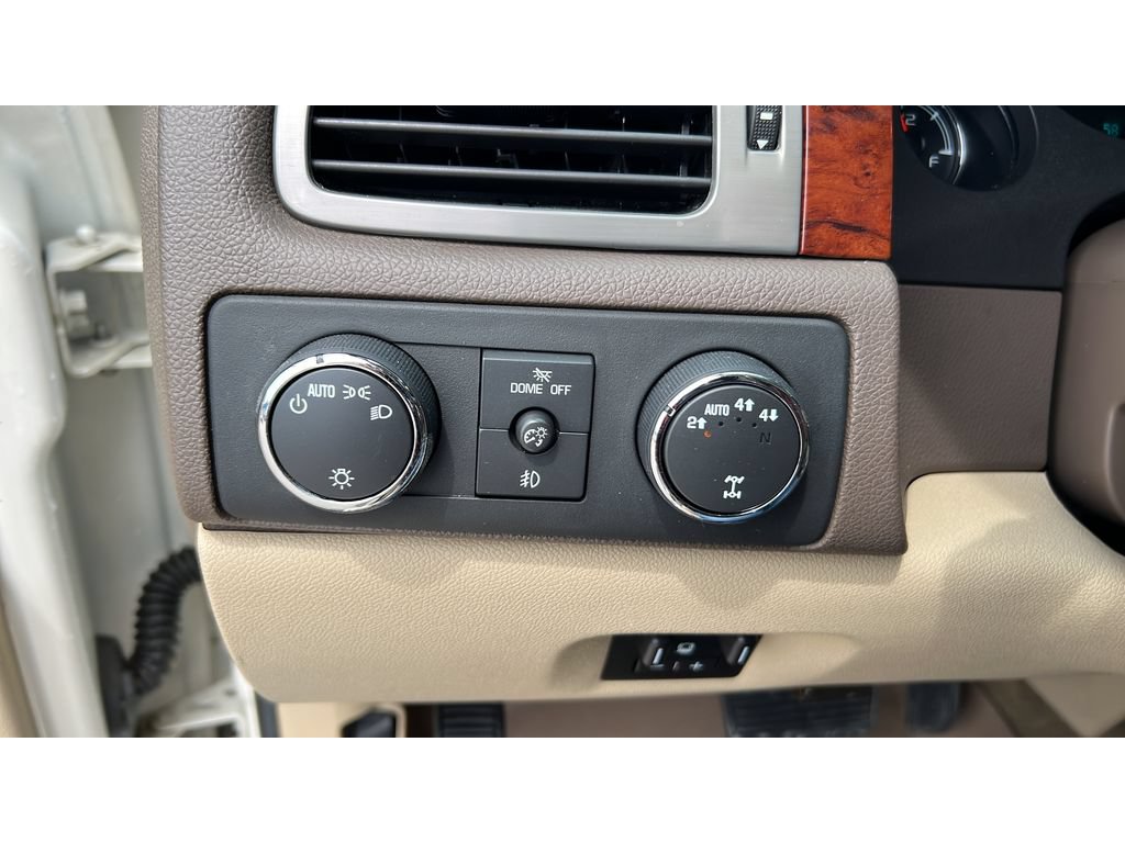 Certified 2013 Chevrolet Silverado 1500 LTZ w/ LTZ White Diamond Edition AWD/4WD image 23