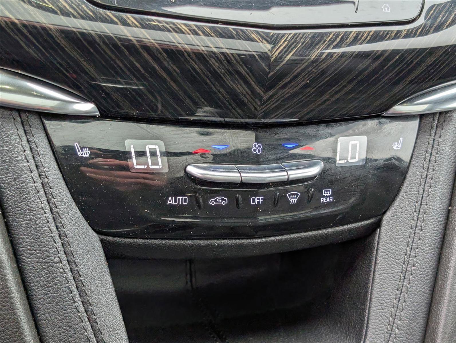 Used 2022 Cadillac XT6 Premium Luxury image 29