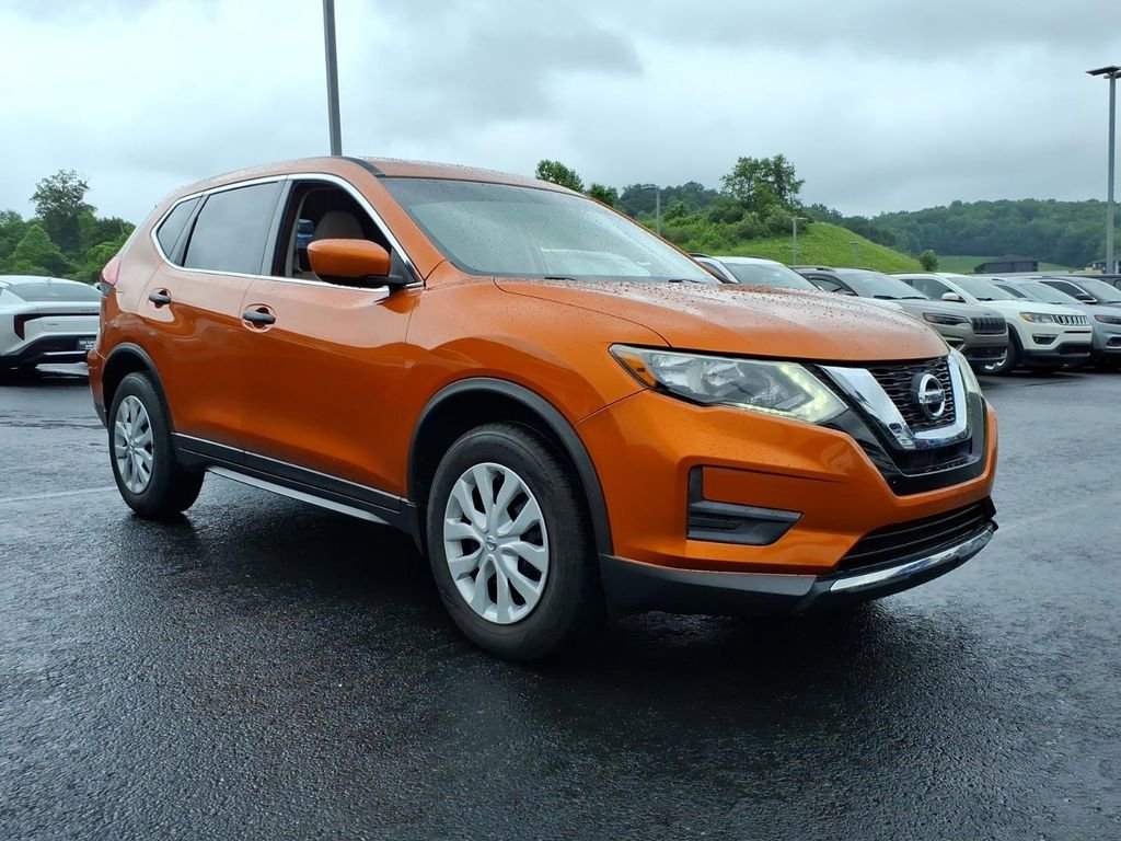 Used 2017 Nissan Rogue S AWD/4WD image 4