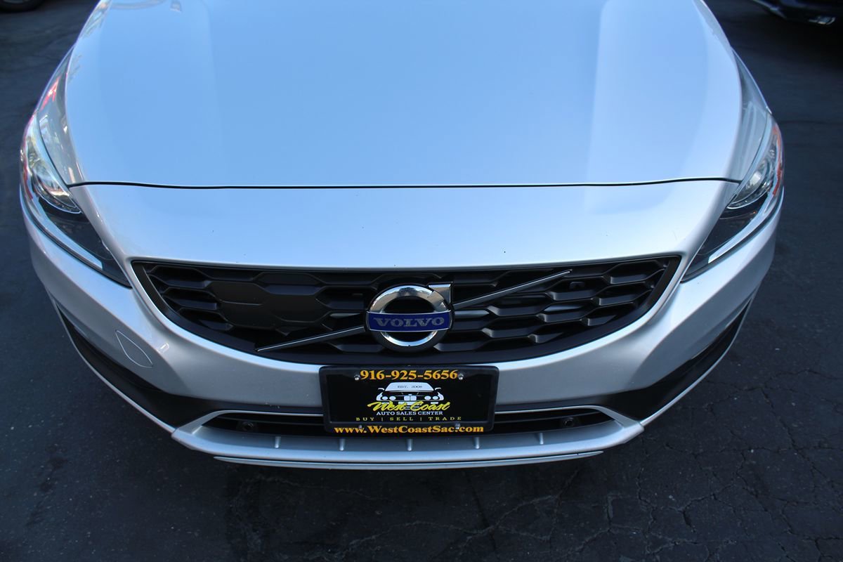 Used 2018 Volvo V60 T5 Cross Country AWD/4WD image 9