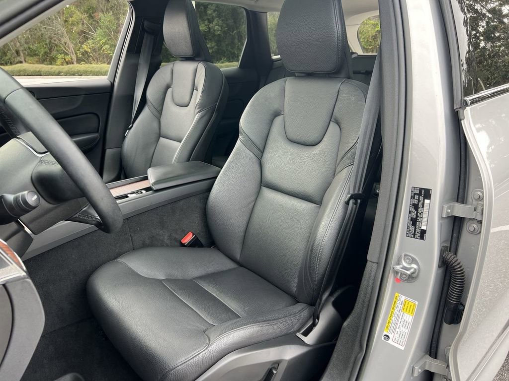 Used 2023 Volvo XC60 B5 Plus w/ Protection Package image 12