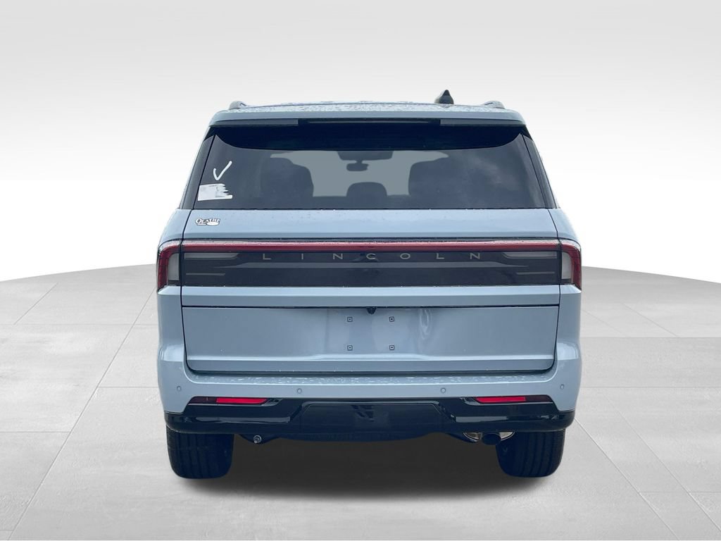 New 2027 Lincoln Navigator Reserve w/ Jet Appearance Package AWD/4WD image 4