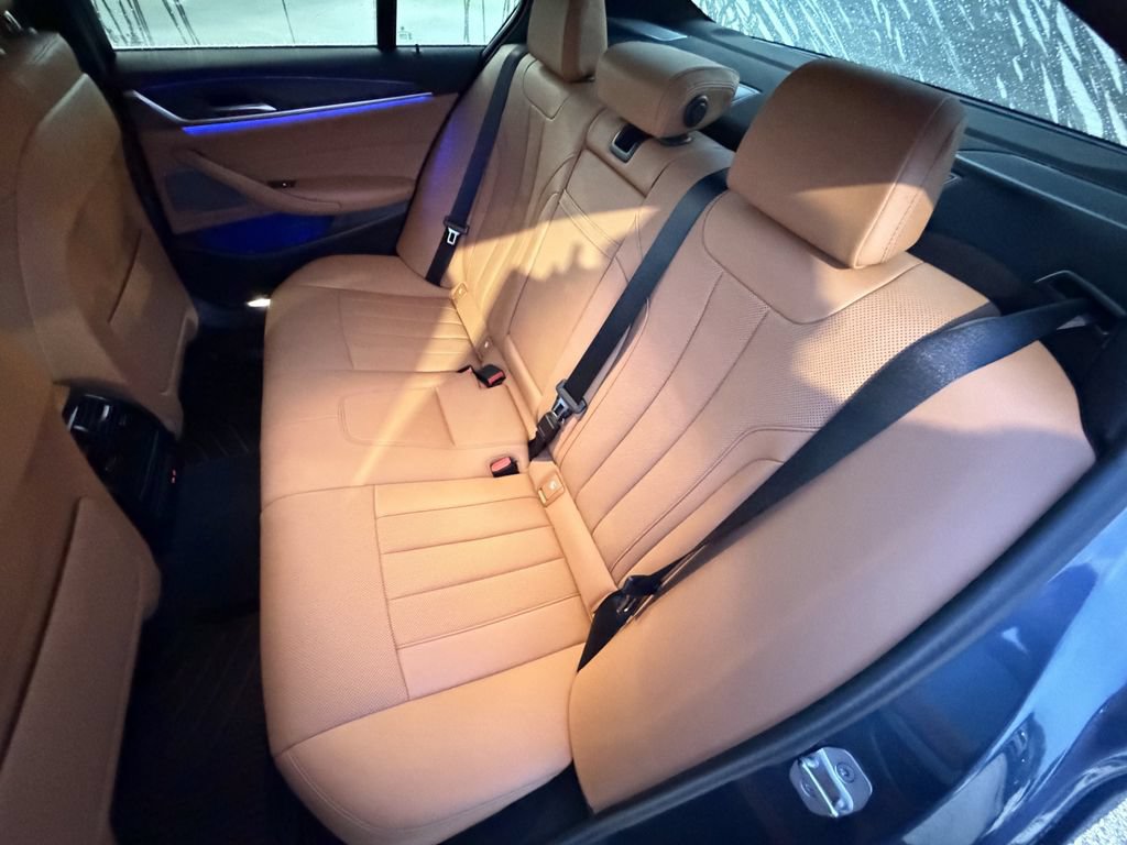 Used 2023 BMW 530i w/ Premium Package RWD image 12