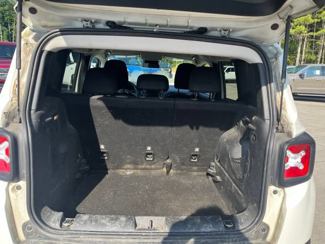 Used 2019 Jeep Renegade Latitude FWD image 34