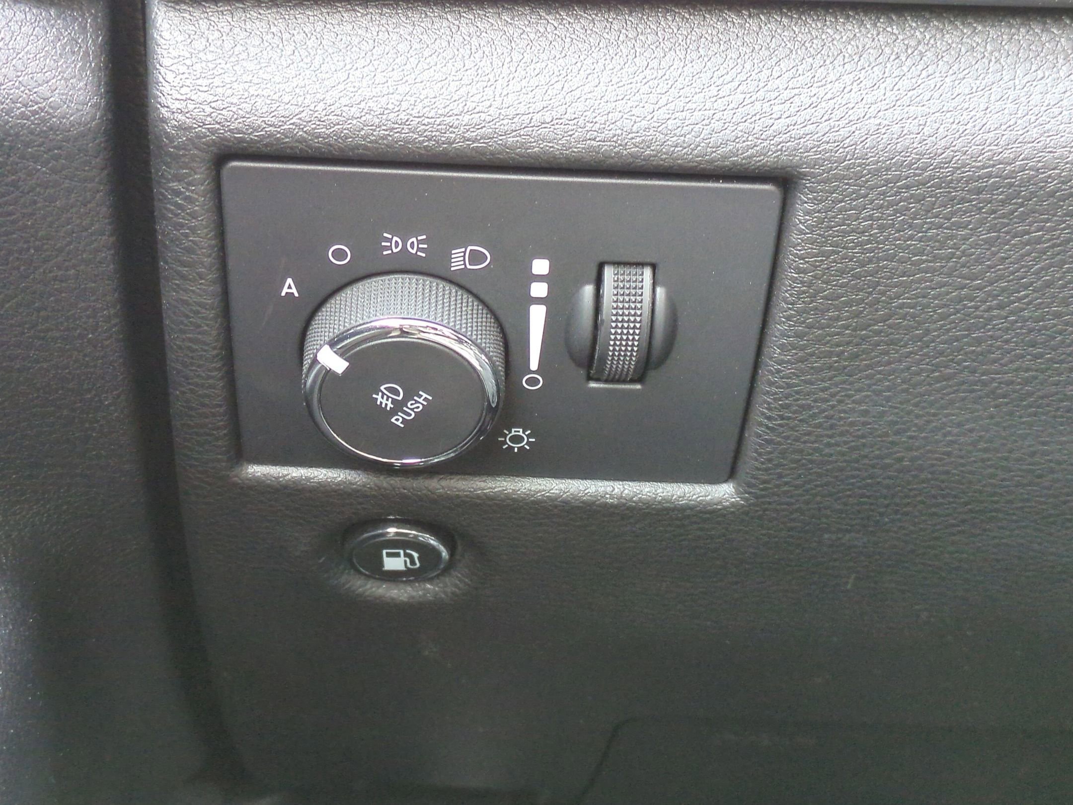 Used 2022 Jeep Grand Cherokee Laredo E image 19