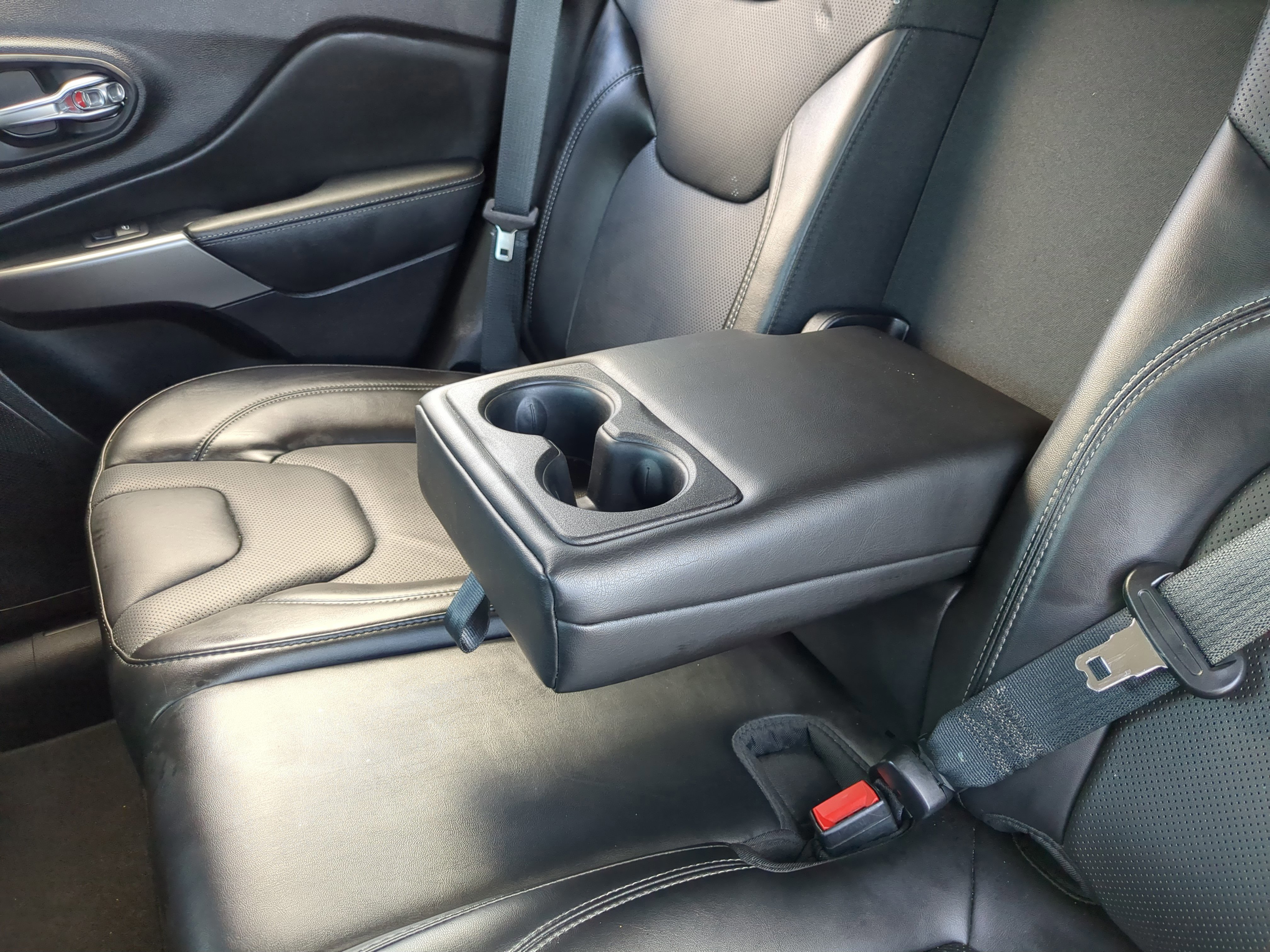 Used 2021 Jeep Cherokee Latitude Lux FWD image 24