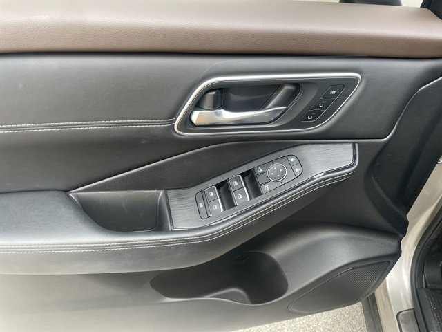 Used 2023 Nissan Rogue Platinum w/ Platinum Premium Package image 20