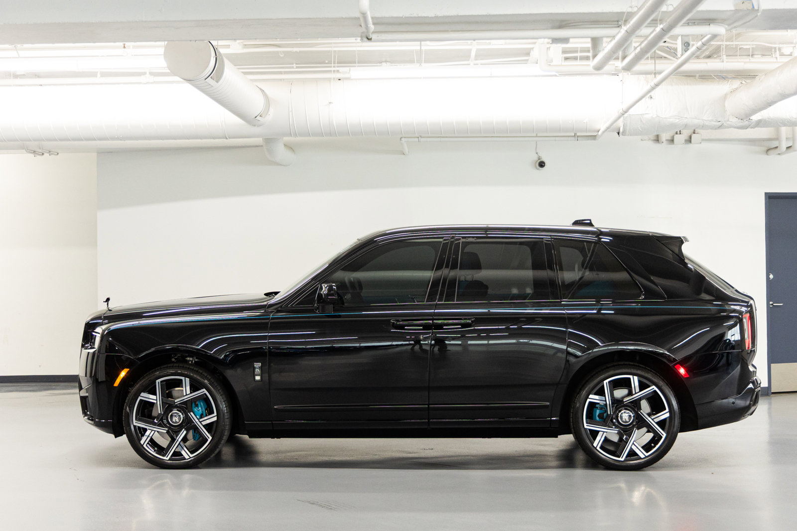 Certified 2025 Rolls-Royce Cullinan Black Badge AWD/4WD image 2