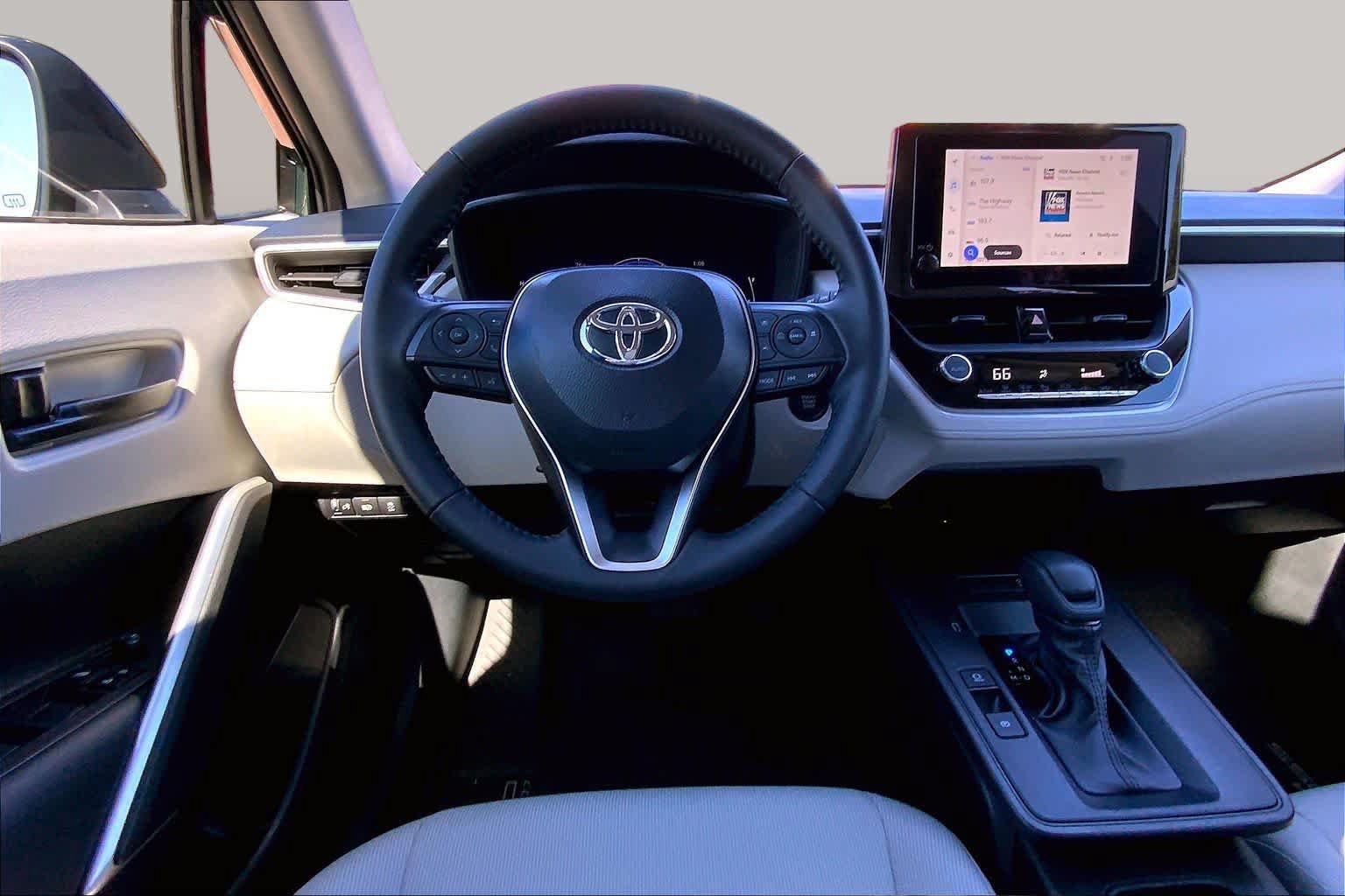 Used 2026 Toyota Corolla Cross LE FWD image 6