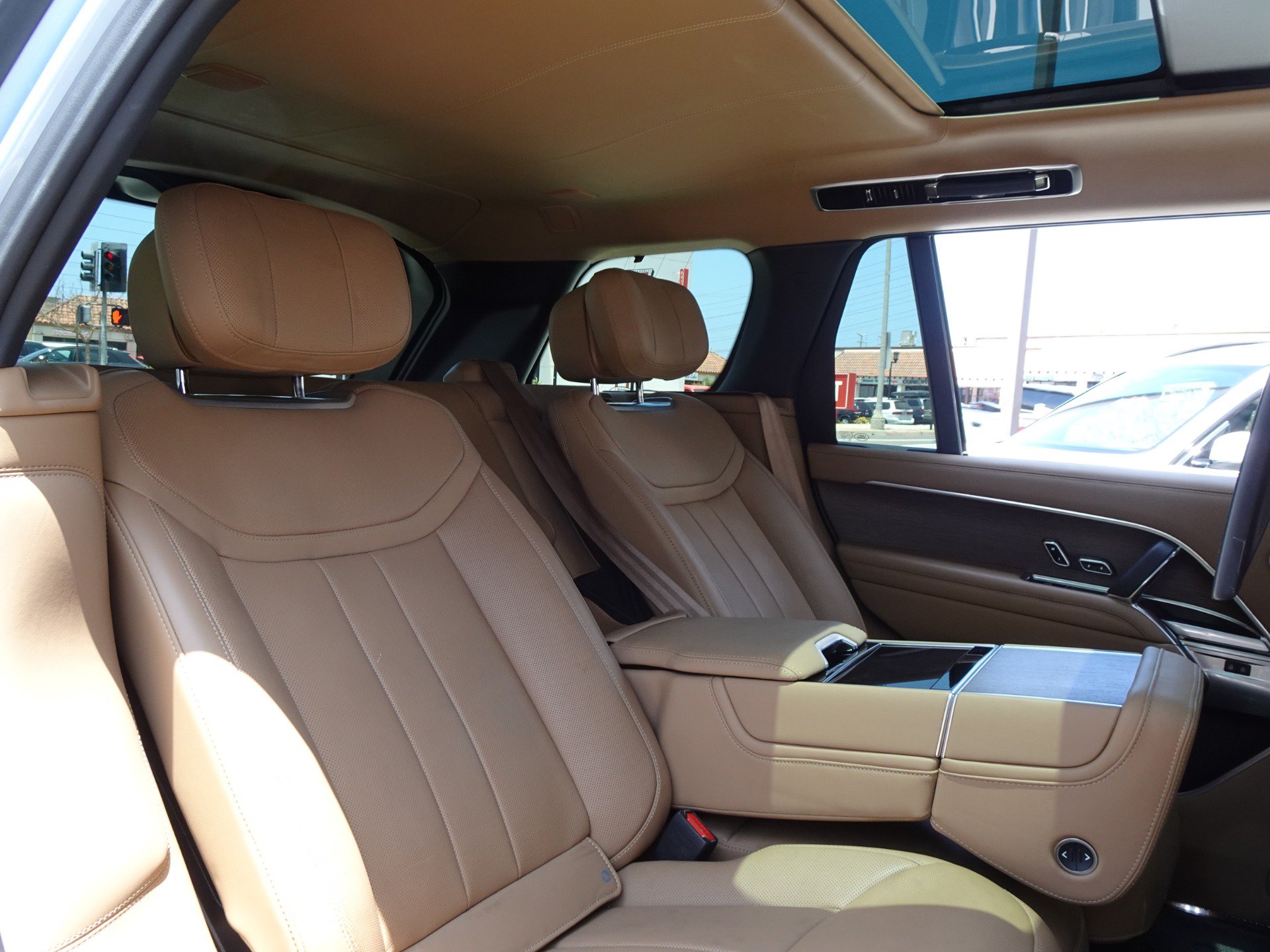 Used 2024 Land Rover Range Rover Long Wheelbase Autobiography AWD/4WD image 19