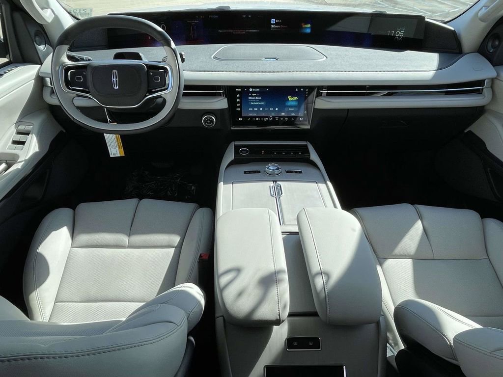 New 2025 Lincoln Navigator L Reserve image 11