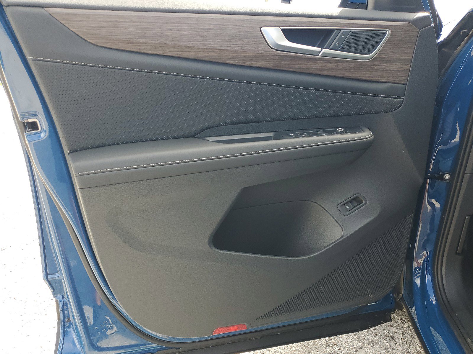 New 2025 Volkswagen Atlas SEL image 17