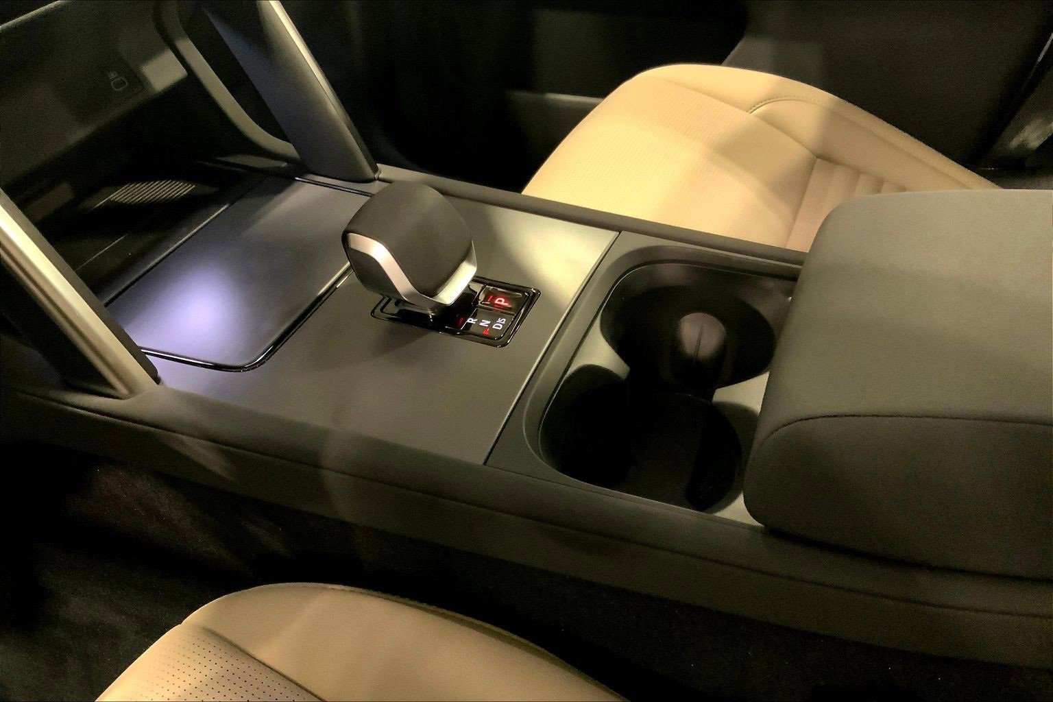 New 2025 Land Rover Discovery Sport S image 7