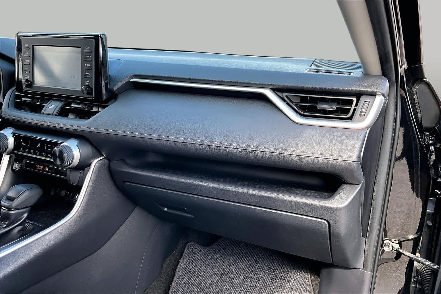 Used 2019 Toyota RAV4 LE w/ Carpet Mat Package FWD image 19