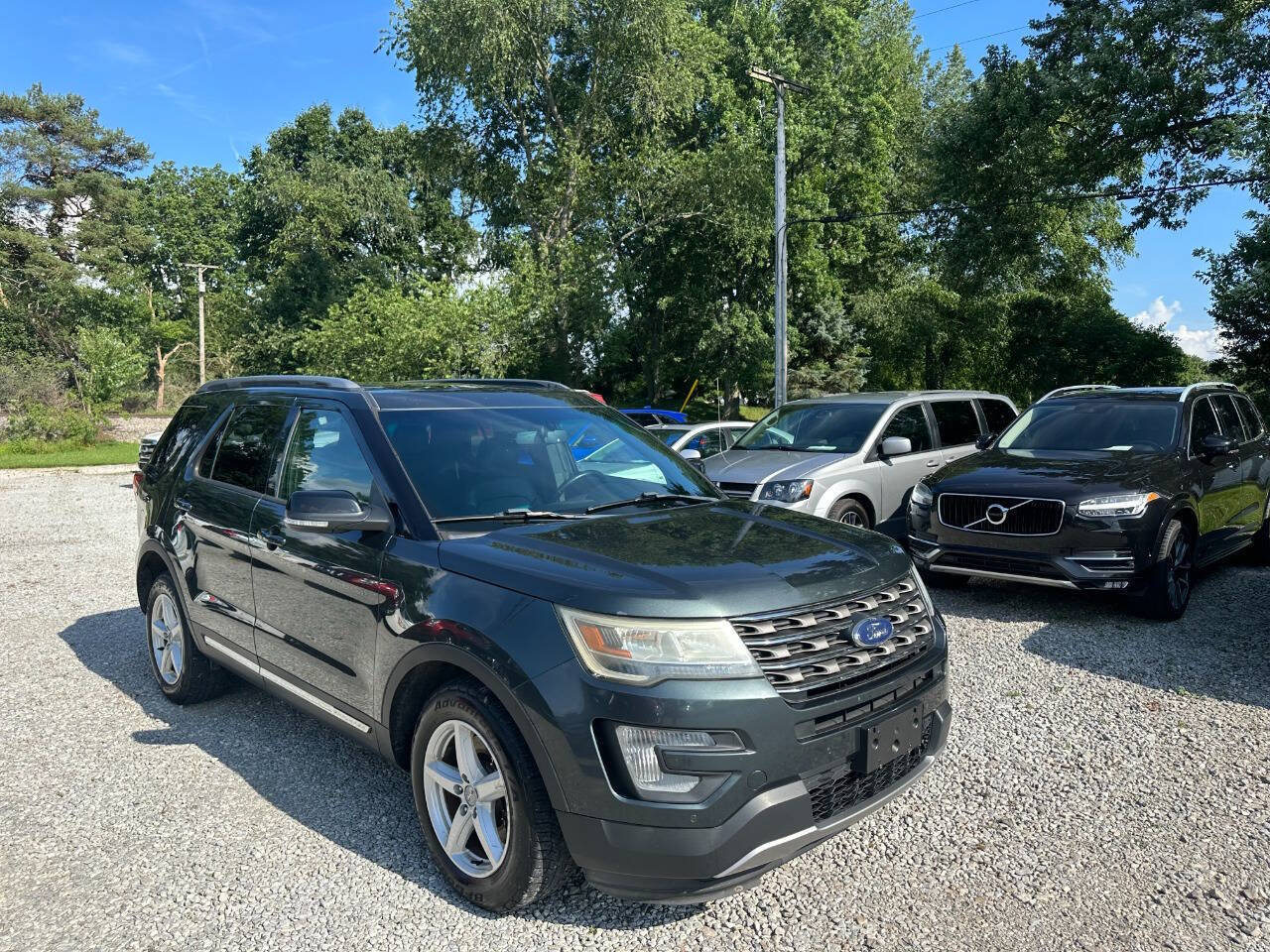 Used 2016 Ford Explorer XLT w/ Equipment Group 202A AWD/4WD image 3