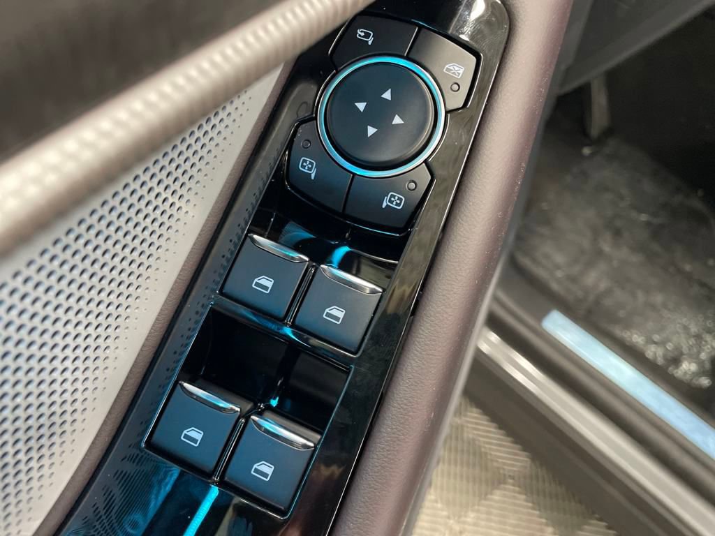 Certified 2025 Ford Explorer Platinum w/ LUX Leather Package image 18