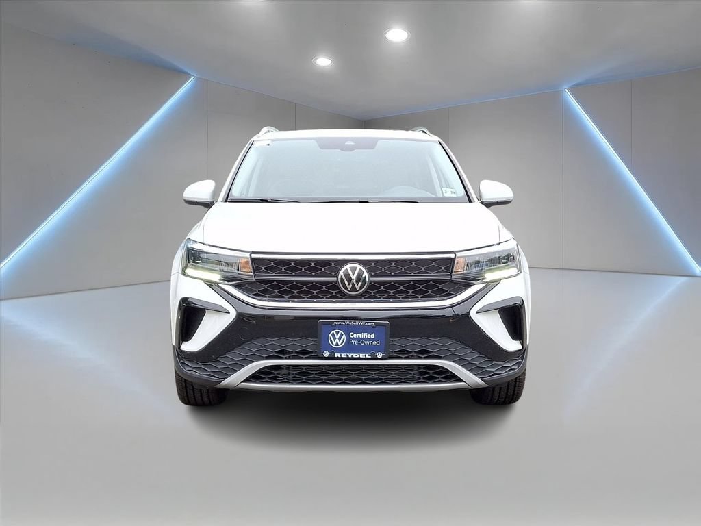 Certified 2023 Volkswagen Taos SE w/ Panoramic Sunroof Package AWD/4WD image 2