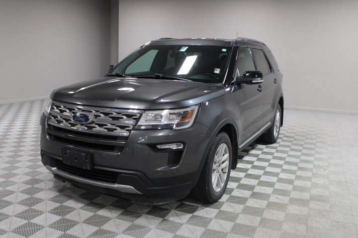 Used 2018 Ford Explorer XLT w/ Equipment Group 202A AWD/4WD image 3