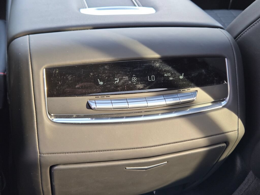 Used 2024 Cadillac Escalade Sport Platinum w/ LPO, ONYX Package AWD/4WD image 23