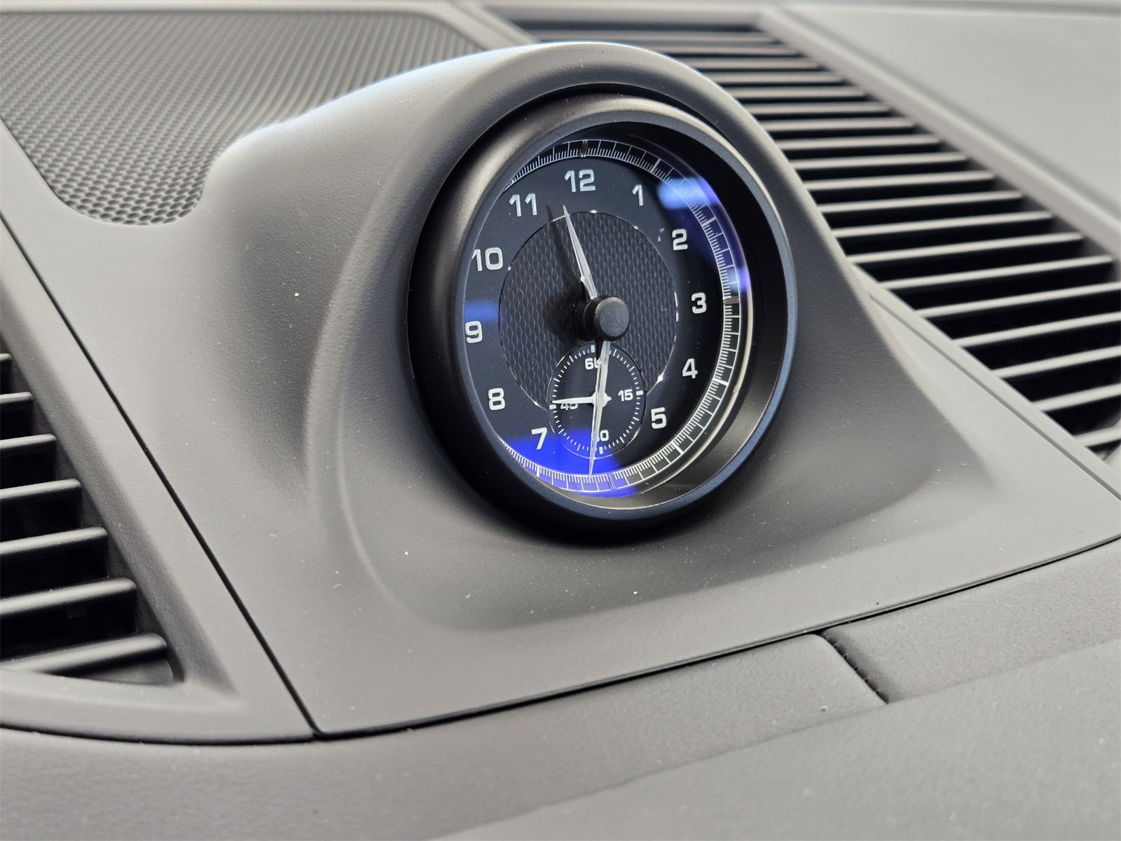 New 2025 Porsche Macan image 24