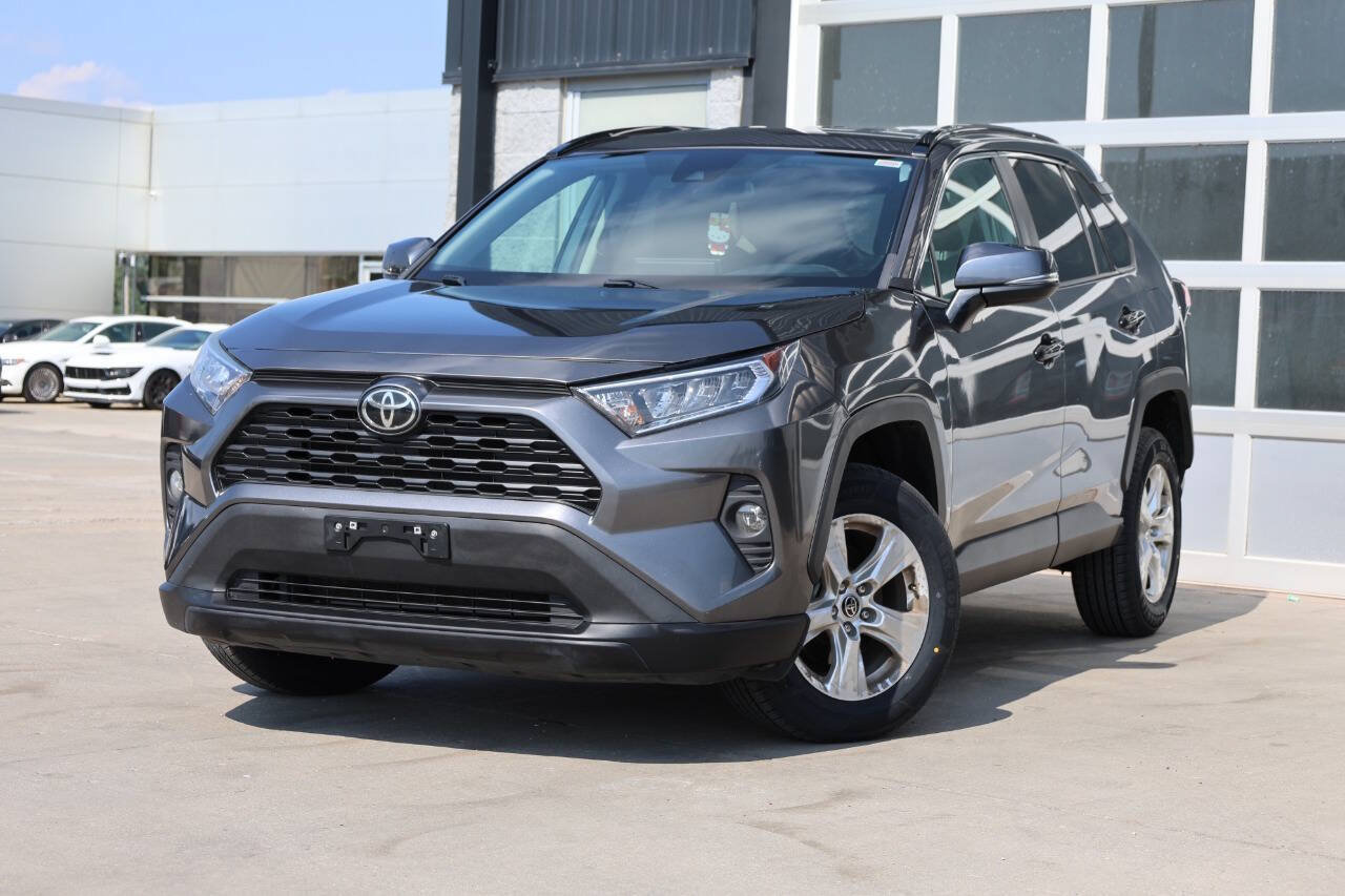 Used 2021 Toyota RAV4 XLE AWD/4WD image 3