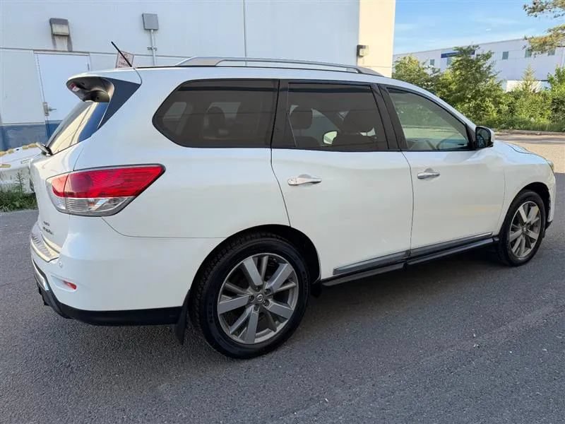 Used 2015 Nissan Pathfinder Platinum AWD/4WD image 16
