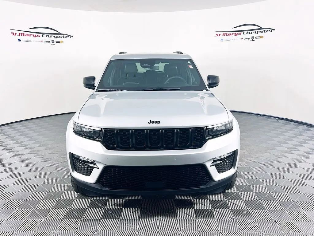 Used 2024 Jeep Grand Cherokee Limited w/ Black Appearance Package AWD/4WD image 3