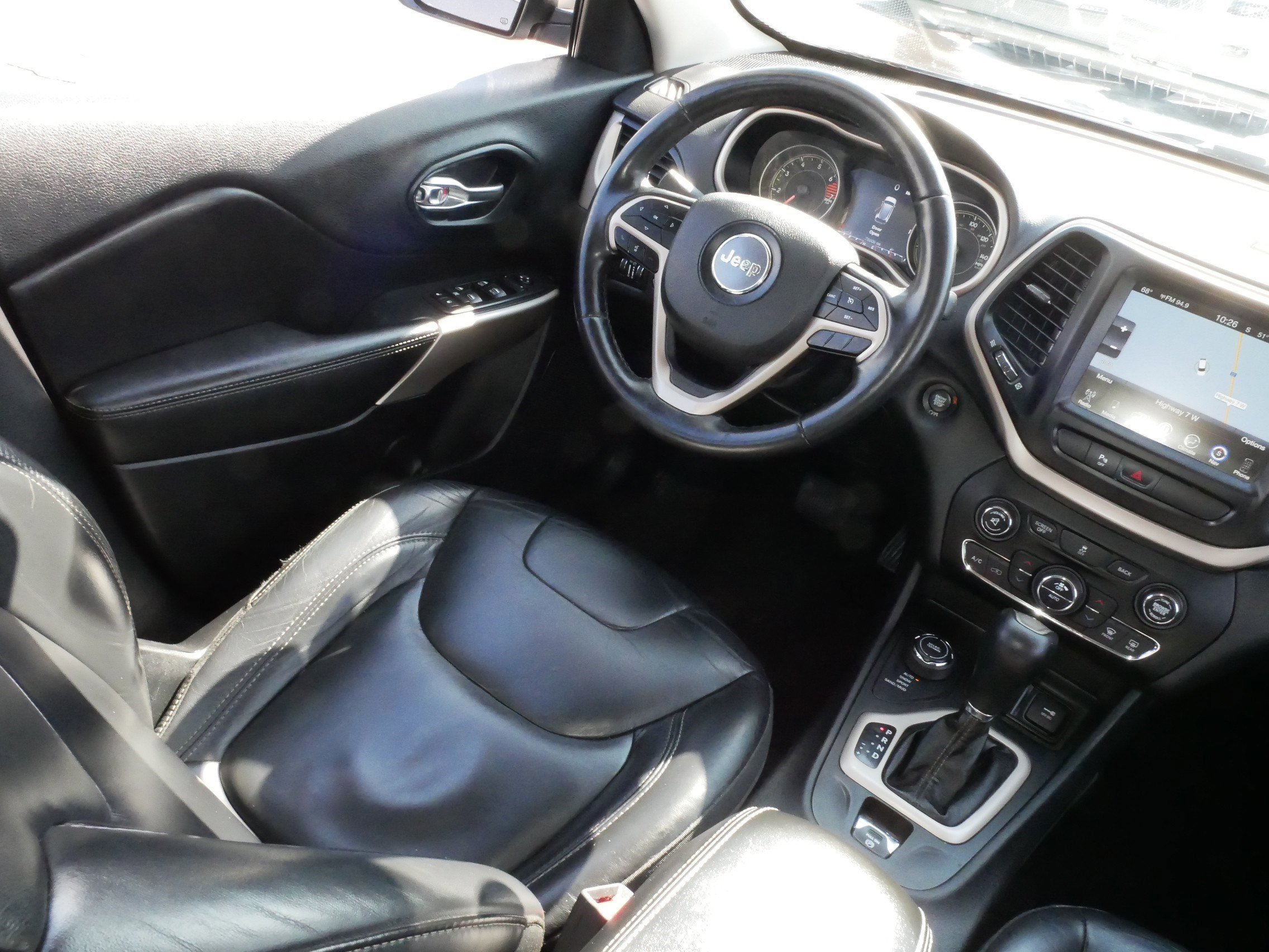 Used 2018 Jeep Cherokee Limited image 9