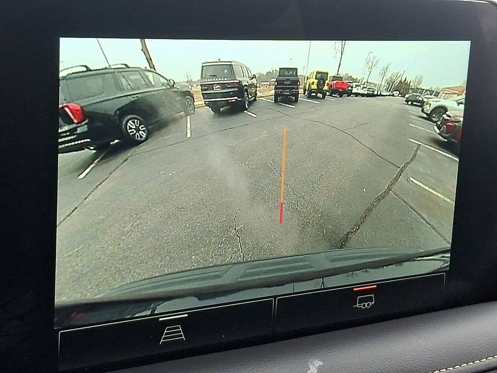 Used 2023 GMC Yukon XL SLT image 17