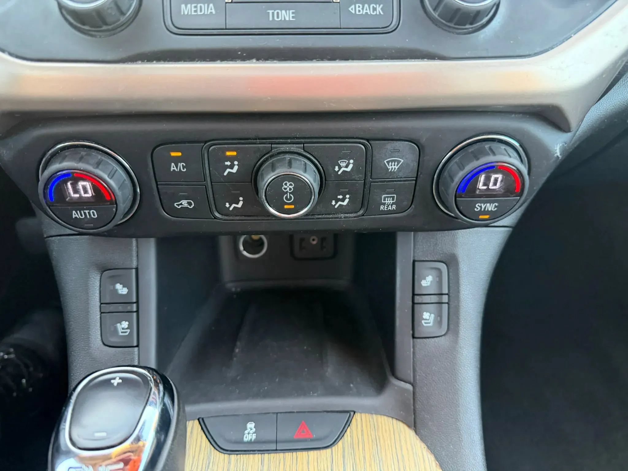Used 2017 GMC Acadia Denali w/ Technology Package AWD/4WD image 27
