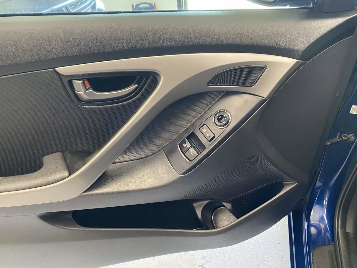 Used 2013 Hyundai Elantra SE FWD image 20