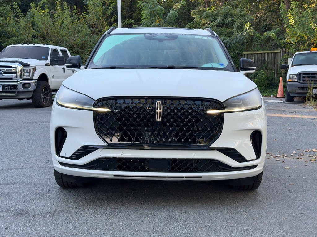 New 2026 Lincoln Aviator Reserve AWD/4WD image 2
