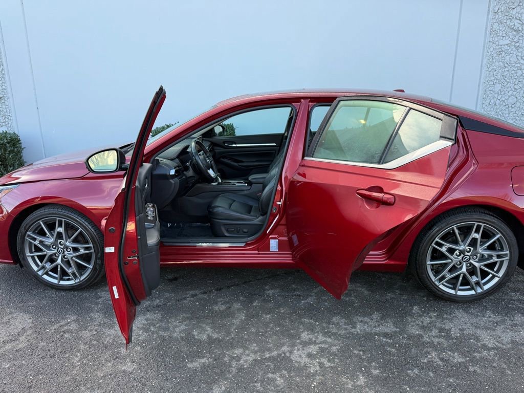 Used 2024 Nissan Altima 2.0 SR image 19