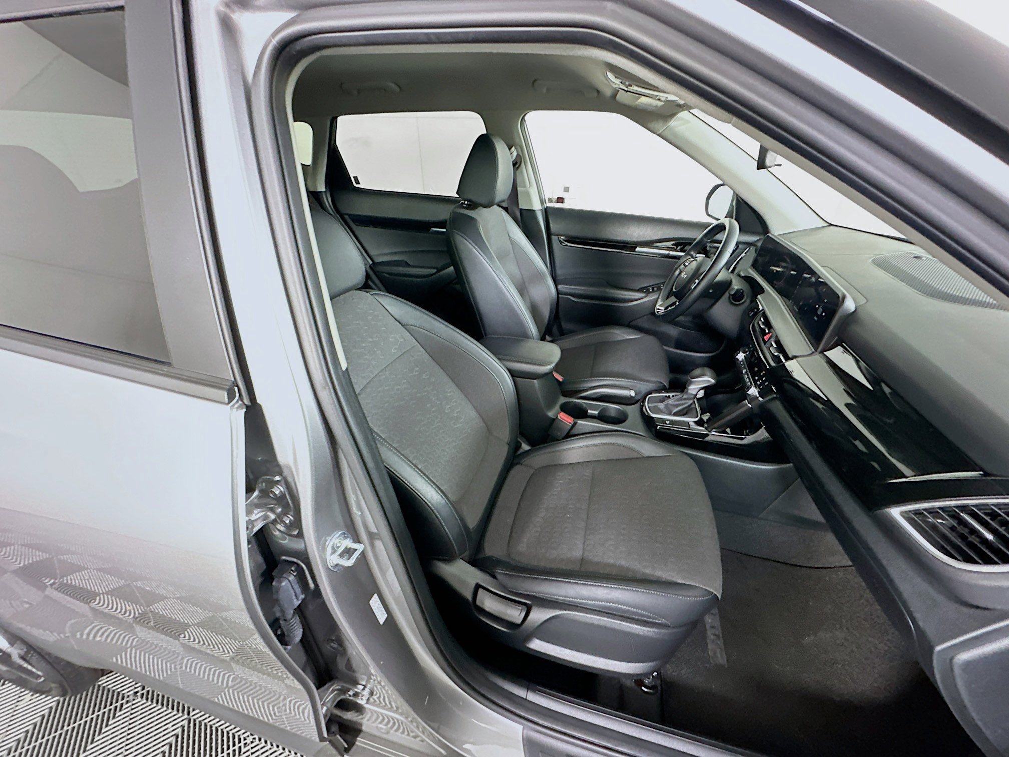 Used 2025 Kia Seltos S image 30