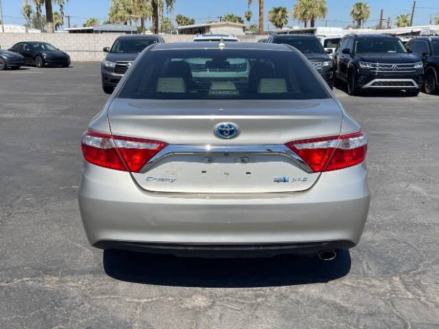 Used 2017 Toyota Camry XLE w/ Moonroof Package FWD image 4