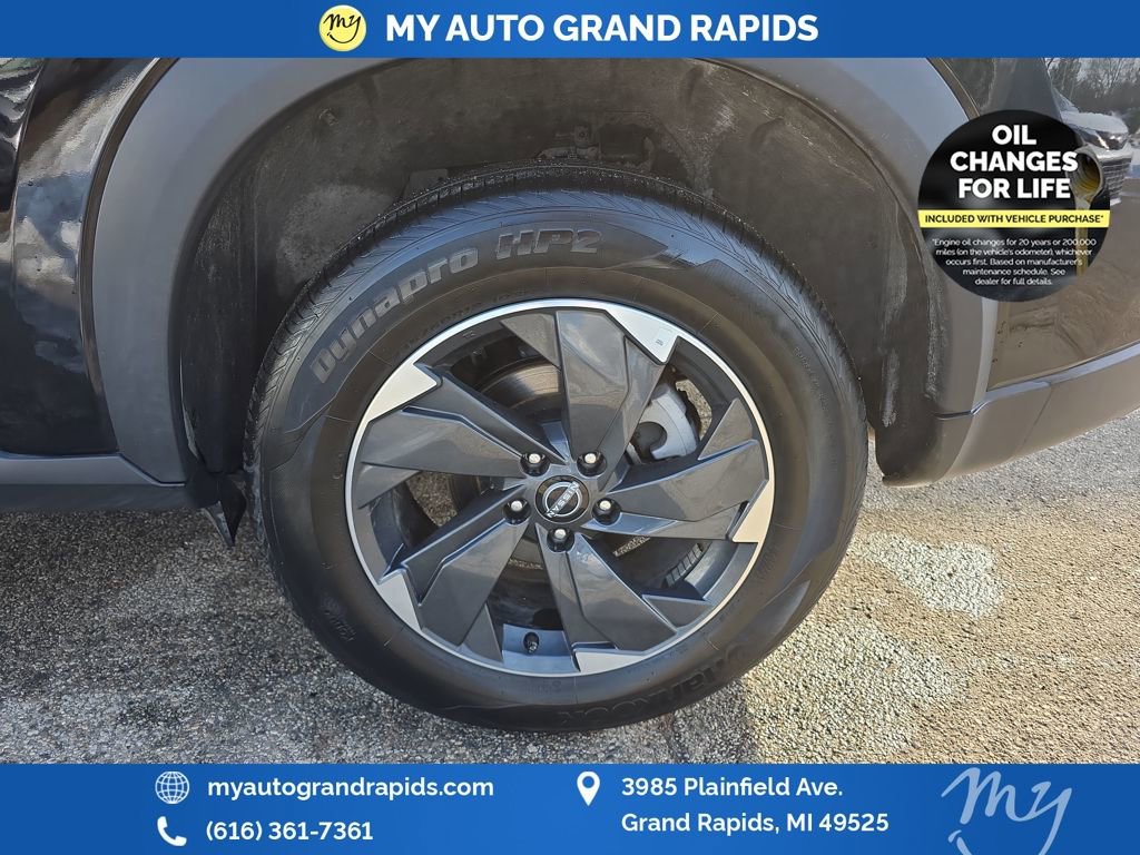 Used 2025 Nissan Rogue SV image 30